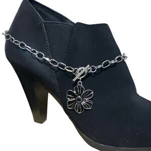 Womens Boot Chain Silver Tone w/flower pendant that can be worn on any side. NWT